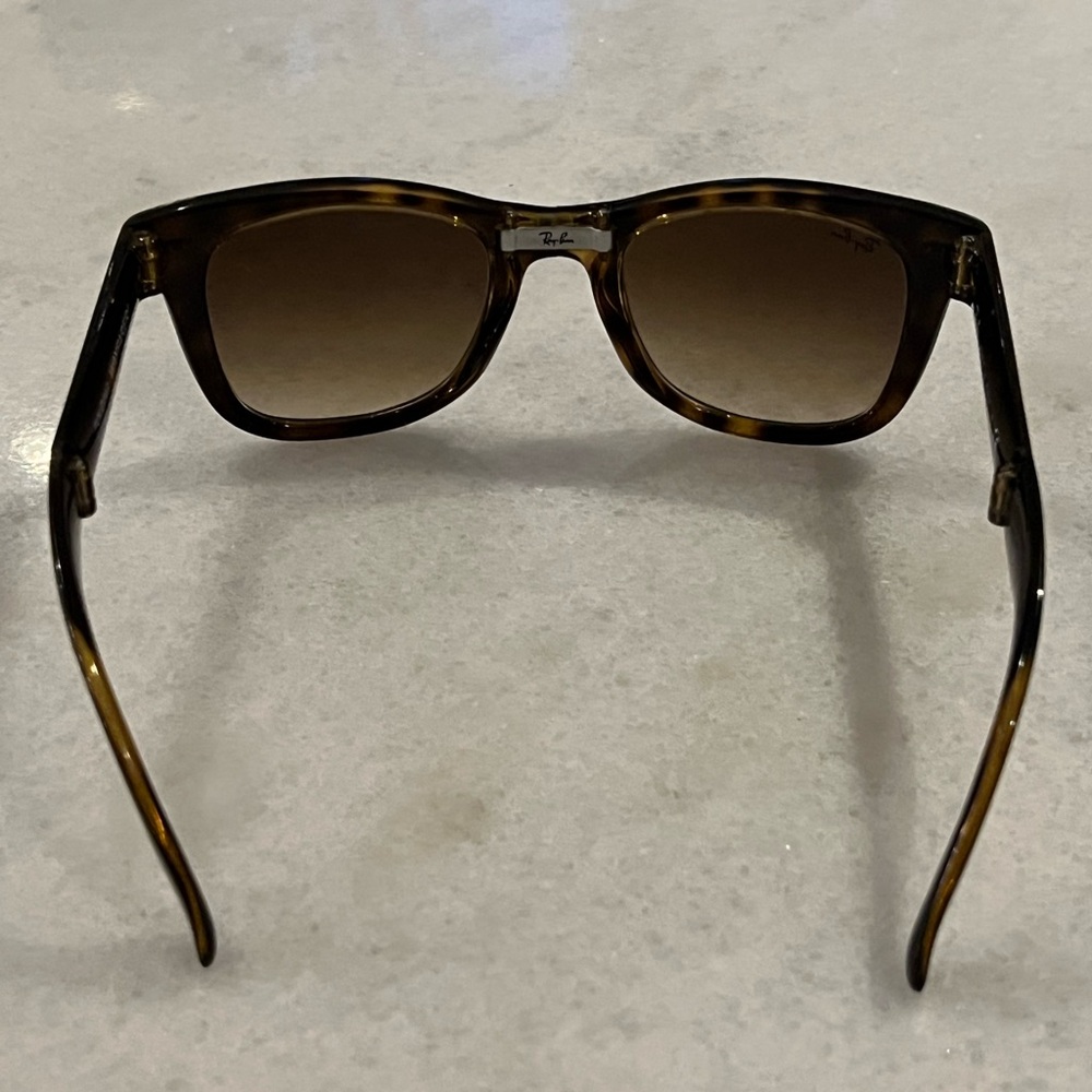 Ray-Ban Folding Wayfarer Tortoise Sunglasses - Picture 4 of 9